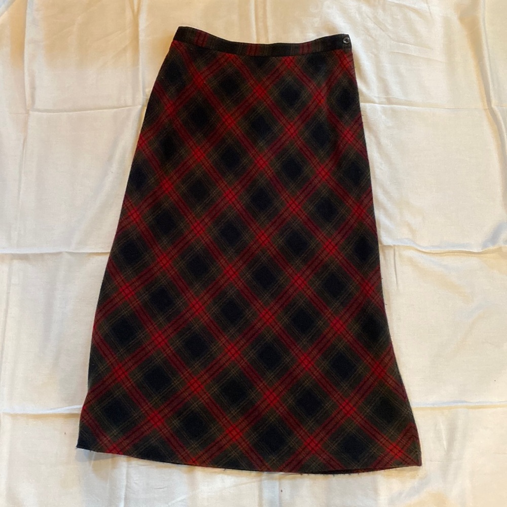 Long flannel Grey, Red, Black Skirt. Size 14